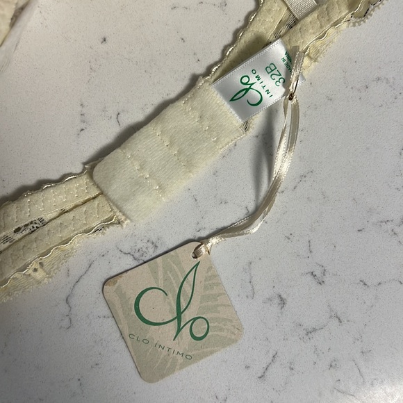 Clo Intimo Fortuna Balconet bra size 32B - Picture 3 of 5